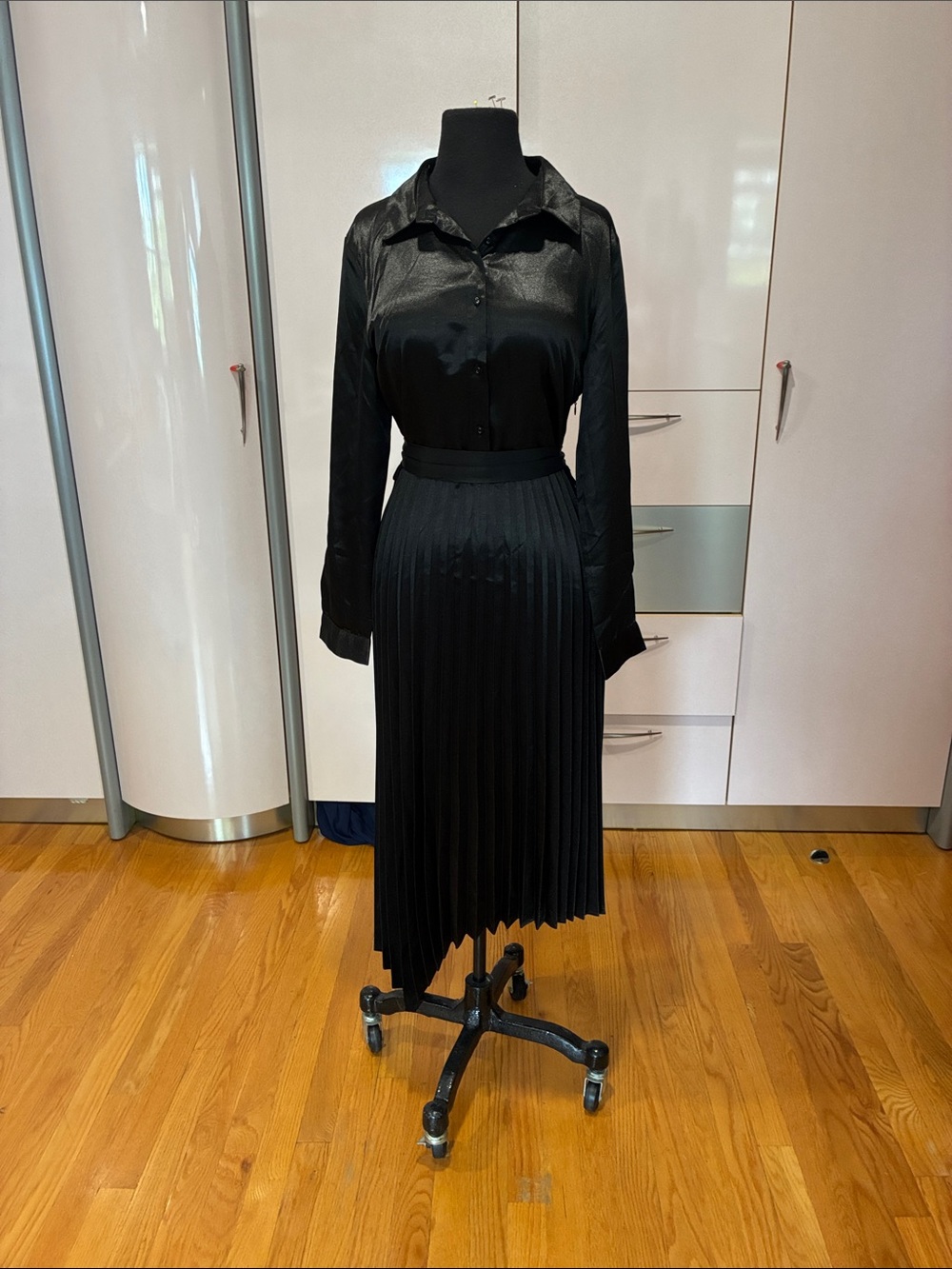 Classic Black Long-Sleeve Pleated Midi Dress
